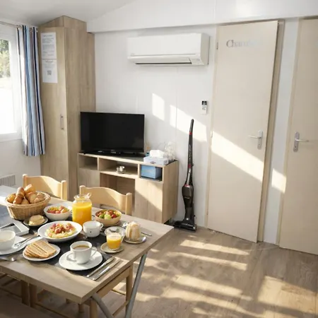 Mobil-home 6 Pers Climatise Avec Piscines مكان تخييم فالون بون دارْك